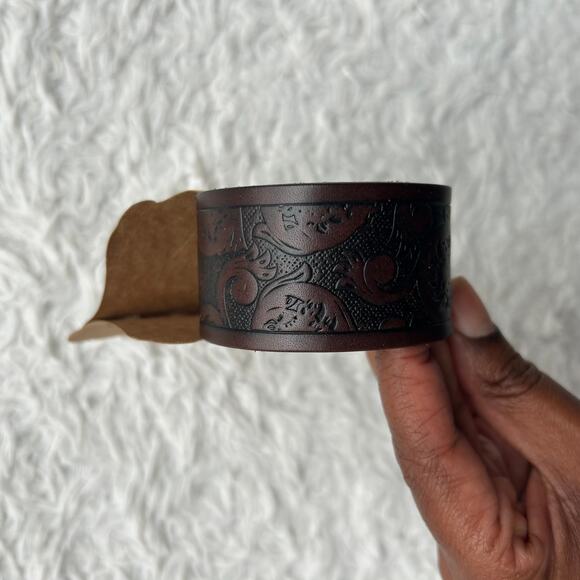 Justin Boots Dark Brown Tooled Genuine Leather Cuff Bracelet - Picture 2 of 4